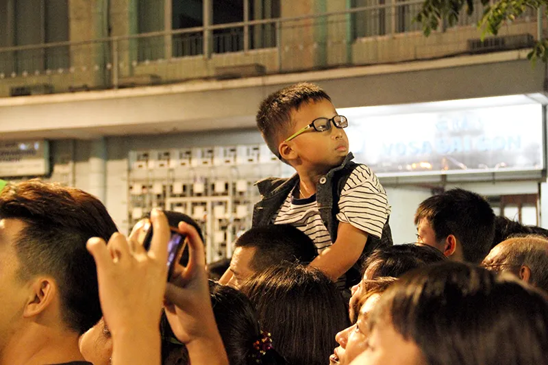 “Bố ơi! Mình đi xem pháo hoa nhé!“ ảnh 15